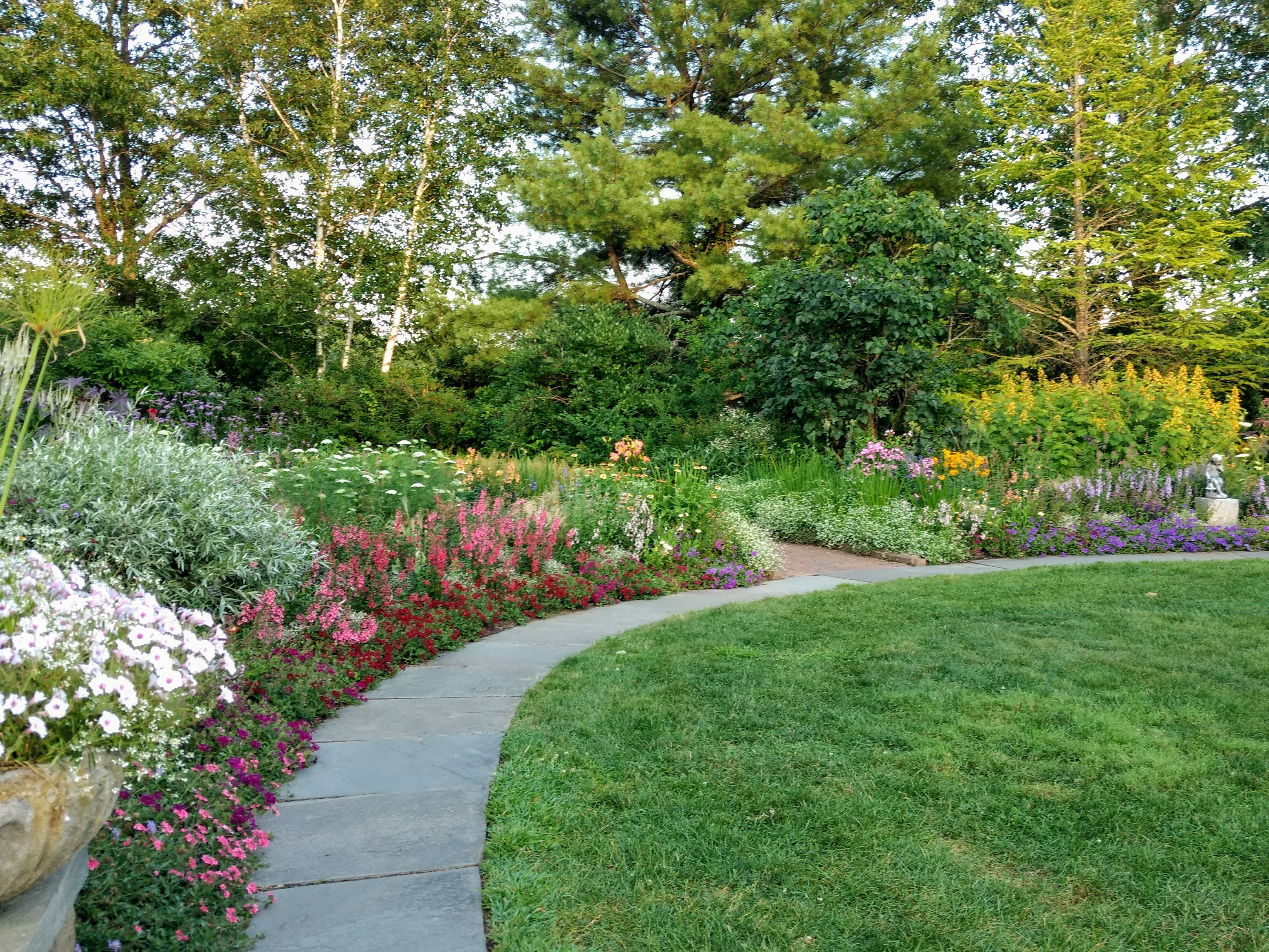 Благоустройство участка частного дома в Арзамасе и Нижегородской области